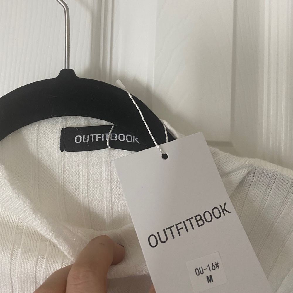 Outfit Book white pipe sweater. New with tags - Picture 2 of 3